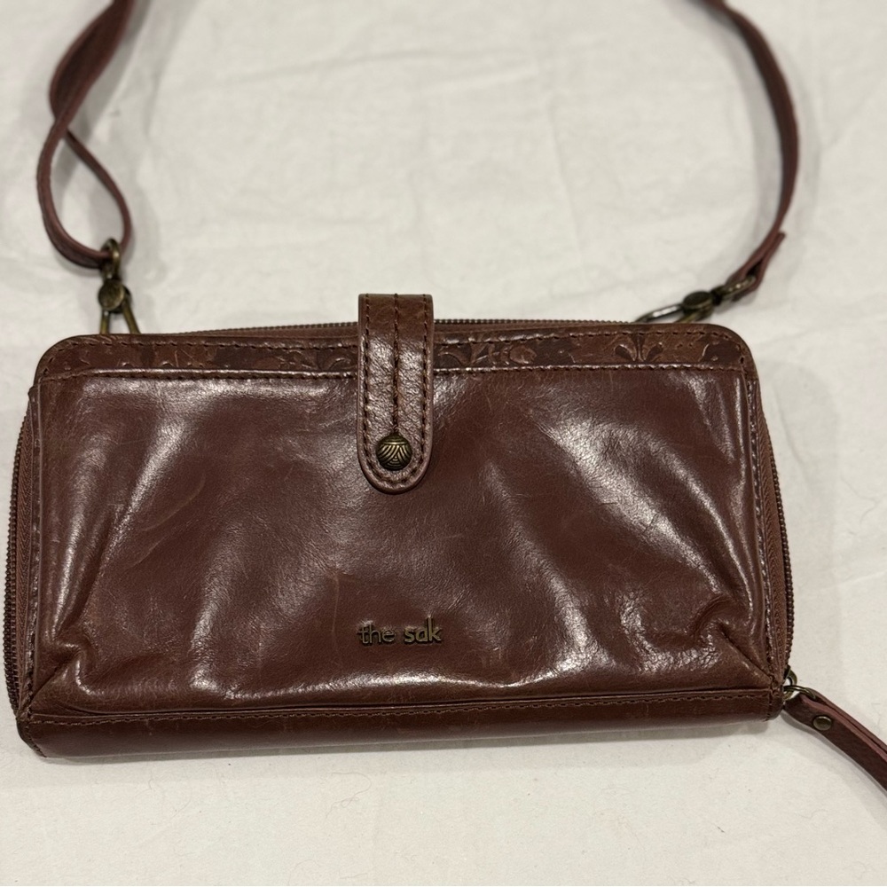 The Sak Brown Leather Crossbody Wallet Purse – Organizer Wristlet – Zip Around